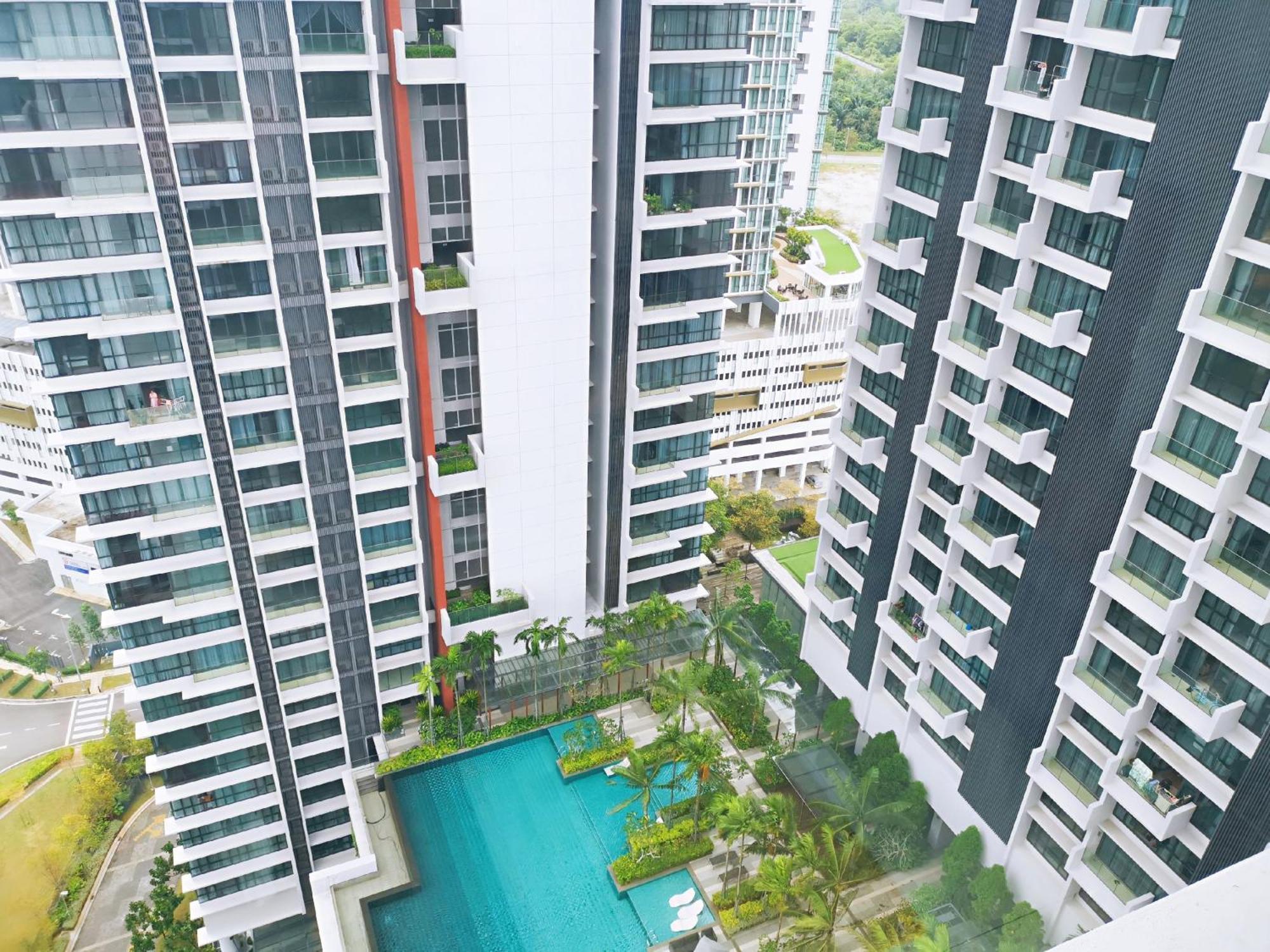 Grand Medini By Rr Jbcity Нусаджая Екстериор снимка